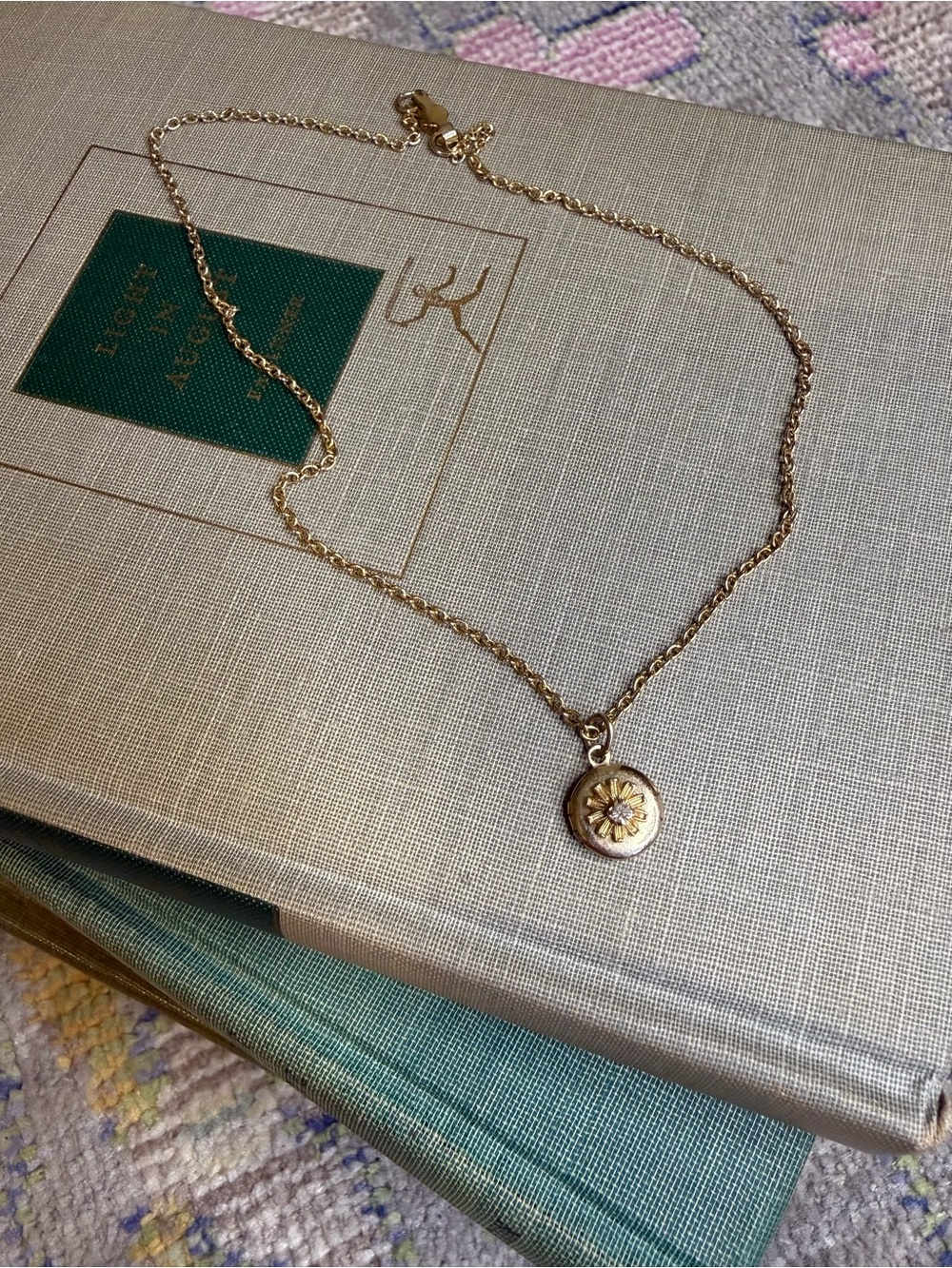 Vintage Gold Tone Daisy Sunburst Locket Necklace Child Size 13” Chain